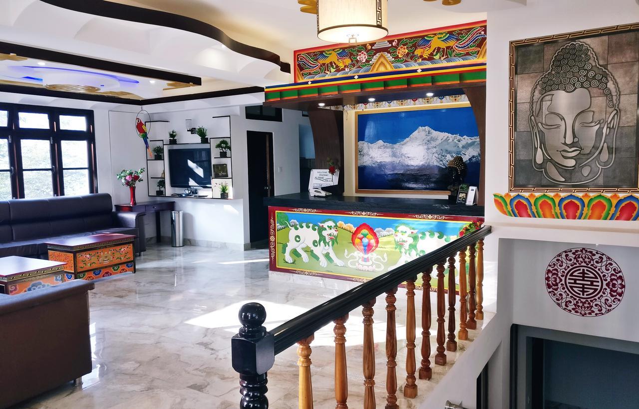 Alpine Hills Hotel 강토크 외부 사진